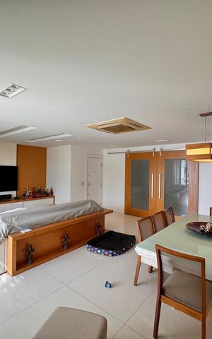 Apartamento à venda com 364m², 4 quartos e 3 vagas Apartamento à venda com 364m², 4 quartos e 3 vagasSala