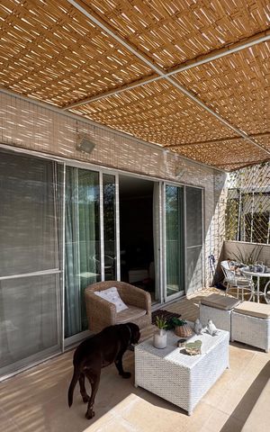 Apartamento à venda com 364m², 4 quartos e 3 vagas Apartamento à venda com 364m², 4 quartos e 3 vagasVaranda