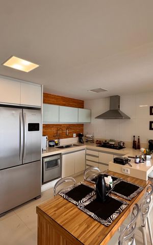 Apartamento à venda com 364m², 4 quartos e 3 vagas Apartamento à venda com 364m², 4 quartos e 3 vagasCozinha e Área de Serviço