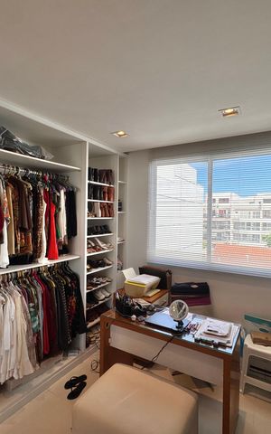 Apartamento à venda com 364m², 4 quartos e 3 vagas Apartamento à venda com 364m², 4 quartos e 3 vagasCloset da Suíte 2
