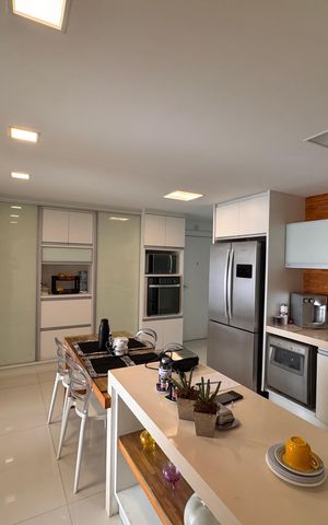 Apartamento à venda com 364m², 4 quartos e 3 vagas Apartamento à venda com 364m², 4 quartos e 3 vagasCozinha e Área de Serviço