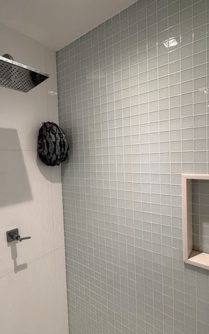 Apartamento à venda com 364m², 4 quartos e 3 vagas Apartamento à venda com 364m², 4 quartos e 3 vagasBanheiro da Suíte 1