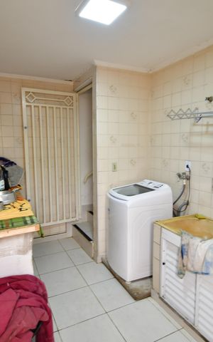 Casa à venda com 199m², 5 quartos e 3 vagasÁrea de Serviço