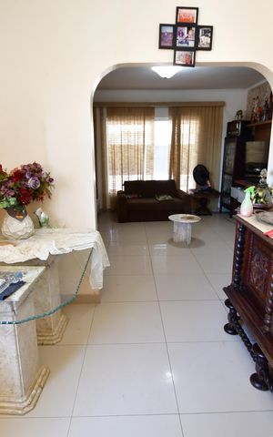 Casa à venda com 199m², 5 quartos e 3 vagasSala