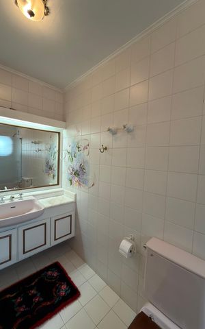 Casa à venda com 586m², 4 quartos e 6 vagas Casa à venda com 586m², 4 quartos e 6 vagasSuíte 3 Banheiro