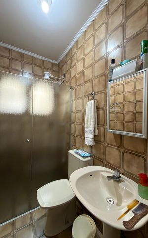 Casa à venda com 586m², 4 quartos e 6 vagas Casa à venda com 586m², 4 quartos e 6 vagasBanheiro de serviço
