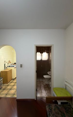 Casa à venda com 586m², 4 quartos e 6 vagas Casa à venda com 586m², 4 quartos e 6 vagasQuarto de Serviço
