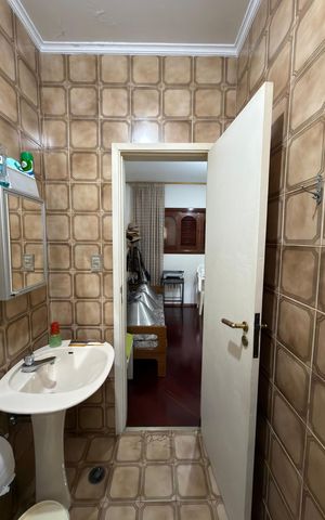 Casa à venda com 586m², 4 quartos e 6 vagas Casa à venda com 586m², 4 quartos e 6 vagasBanheiro de serviço