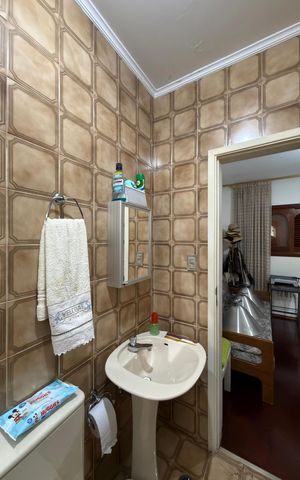 Casa à venda com 586m², 4 quartos e 6 vagas Casa à venda com 586m², 4 quartos e 6 vagasBanheiro de serviço