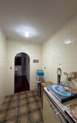 Casa à venda com 586m², 4 quartos e 6 vagas Casa à venda com 586m², 4 quartos e 6 vagasÁrea de Serviço