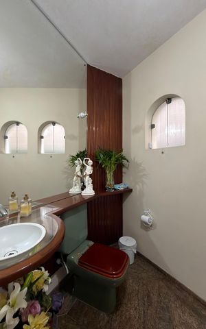 Casa à venda com 586m², 4 quartos e 6 vagas Casa à venda com 586m², 4 quartos e 6 vagasLavabo