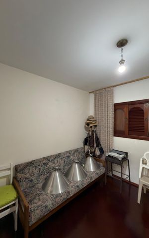 Casa à venda com 586m², 4 quartos e 6 vagas Casa à venda com 586m², 4 quartos e 6 vagasQuarto de Serviço