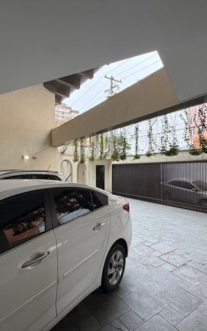 Casa à venda com 586m², 4 quartos e 6 vagas Casa à venda com 586m², 4 quartos e 6 vagasGaragem