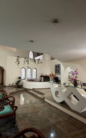 Casa à venda com 586m², 4 quartos e 6 vagas Casa à venda com 586m², 4 quartos e 6 vagasSala