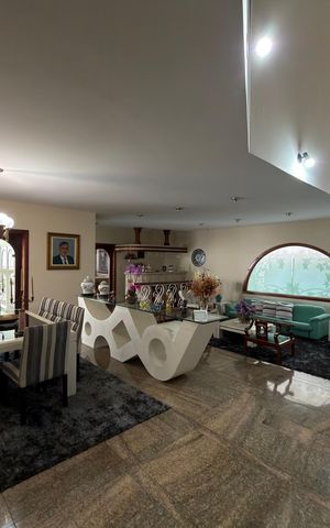 Casa à venda com 586m², 4 quartos e 6 vagas Casa à venda com 586m², 4 quartos e 6 vagasSala