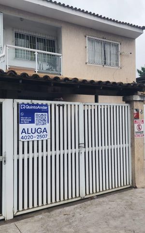 Casa para alugar com 115m², 3 quartos e 1 vaga Casa para alugar com 115m², 3 quartos e 1 vagaFachada