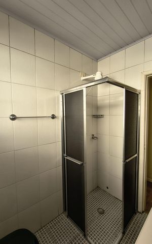 Casa à venda com 168m², 3 quartos e 2 vagas Casa à venda com 168m², 3 quartos e 2 vagasBanheiro