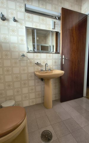 Casa à venda com 168m², 3 quartos e 2 vagas Casa à venda com 168m², 3 quartos e 2 vagasBanheiro