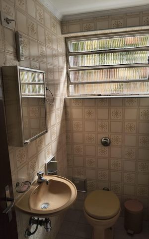 Casa à venda com 168m², 3 quartos e 2 vagas Casa à venda com 168m², 3 quartos e 2 vagasBanheiro