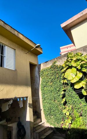 Casa à venda com 168m², 3 quartos e 2 vagas Casa à venda com 168m², 3 quartos e 2 vagasÁrea externa