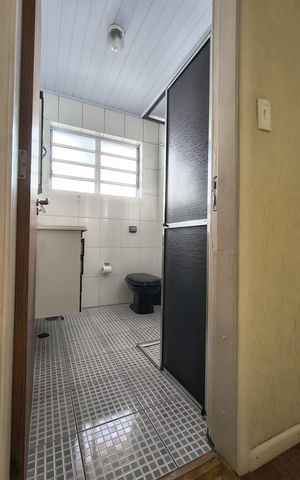 Casa à venda com 168m², 3 quartos e 2 vagas Casa à venda com 168m², 3 quartos e 2 vagasBanheiro