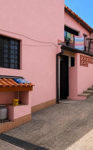 Casa à venda com 280m², 4 quartos e 2 vagas Casa à venda com 280m², 4 quartos e 2 vagasÁrea externa