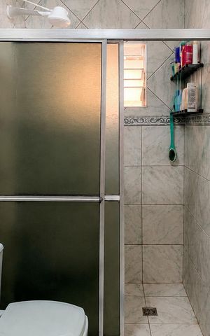 Casa à venda com 280m², 4 quartos e 2 vagas Casa à venda com 280m², 4 quartos e 2 vagasBanheiro