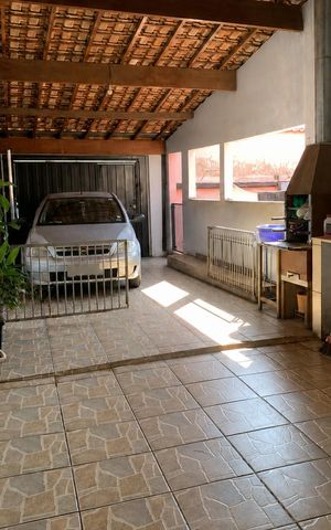Casa à venda com 280m², 4 quartos e 2 vagas Casa à venda com 280m², 4 quartos e 2 vagasÁrea externa