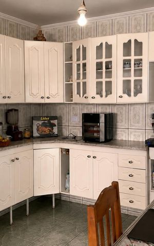 Casa à venda com 280m², 4 quartos e 2 vagas Casa à venda com 280m², 4 quartos e 2 vagasCozinha