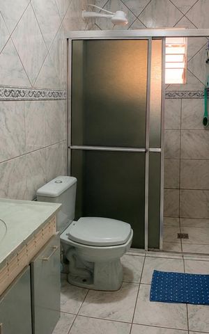Casa à venda com 280m², 4 quartos e 2 vagas Casa à venda com 280m², 4 quartos e 2 vagasBanheiro