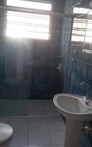Casa para alugar com 170m², 2 quartos e 2 vagas Casa para alugar com 170m², 2 quartos e 2 vagasBanheiro