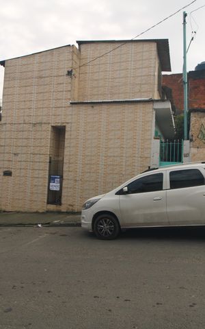 Casa à venda com 363m², 2 quartos e 2 vagasFachada