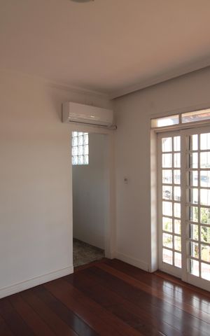 Casa à venda com 360m², 3 quartos e 3 vagasSuite