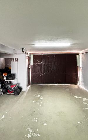 Casa à venda com 198m², 3 quartos e 5 vagas Casa à venda com 198m², 3 quartos e 5 vagasGaragem
