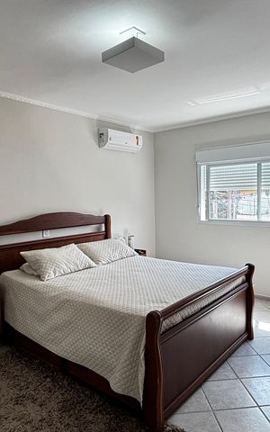 Casa à venda com 198m², 3 quartos e 5 vagas Casa à venda com 198m², 3 quartos e 5 vagasSuite