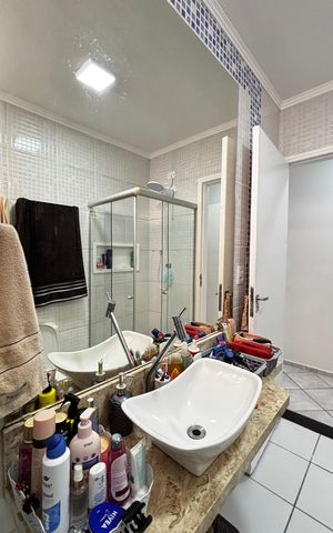 Casa à venda com 198m², 3 quartos e 5 vagas Casa à venda com 198m², 3 quartos e 5 vagasBanheiro da Suíte