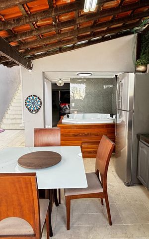 Casa à venda com 198m², 3 quartos e 5 vagas Casa à venda com 198m², 3 quartos e 5 vagasQuintal
