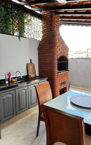 Casa à venda com 198m², 3 quartos e 5 vagas Casa à venda com 198m², 3 quartos e 5 vagasQuintal