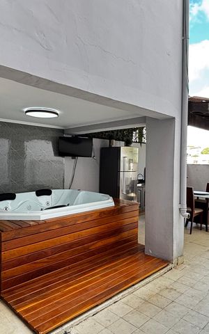 Casa à venda com 198m², 3 quartos e 5 vagas Casa à venda com 198m², 3 quartos e 5 vagasQuintal