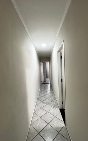 Casa à venda com 198m², 3 quartos e 5 vagas Casa à venda com 198m², 3 quartos e 5 vagasCorredor