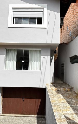 Casa à venda com 198m², 3 quartos e 5 vagas Casa à venda com 198m², 3 quartos e 5 vagasGaragem