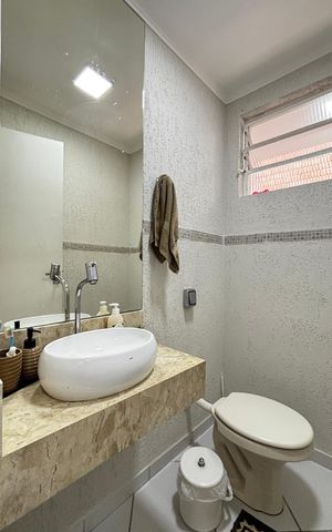 Casa à venda com 198m², 3 quartos e 5 vagas Casa à venda com 198m², 3 quartos e 5 vagasLavabo