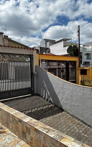 Casa à venda com 198m², 3 quartos e 5 vagas Casa à venda com 198m², 3 quartos e 5 vagasGaragem