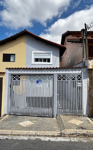 Casa à venda com 198m², 3 quartos e 5 vagas Casa à venda com 198m², 3 quartos e 5 vagasFachada
