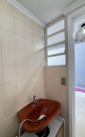 Casa à venda com 198m², 3 quartos e 5 vagas Casa à venda com 198m², 3 quartos e 5 vagasQuintal - Banheiro