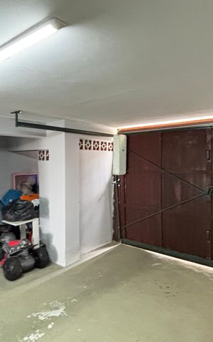 Casa à venda com 198m², 3 quartos e 5 vagas Casa à venda com 198m², 3 quartos e 5 vagasGaragem