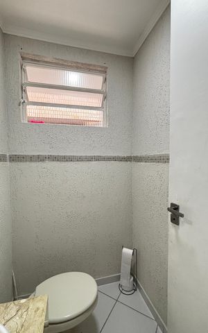 Casa à venda com 198m², 3 quartos e 5 vagas Casa à venda com 198m², 3 quartos e 5 vagasLavabo