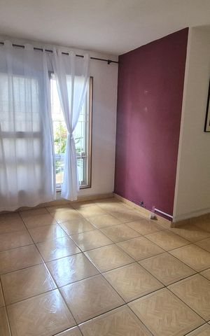 Apartamento à venda com 69m², 3 quartos e 1 vaga Apartamento à venda com 69m², 3 quartos e 1 vagaSala