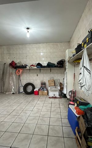 Casa à venda com 213m², 3 quartos e 1 vaga Casa à venda com 213m², 3 quartos e 1 vagaGaragem