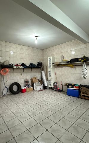 Casa à venda com 213m², 3 quartos e 1 vaga Casa à venda com 213m², 3 quartos e 1 vagaGaragem